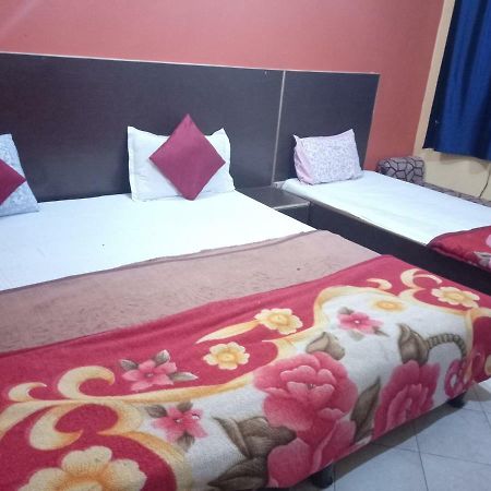 Yash Guest House 01 Minute Walk In Nizamuddin Railway Station นิวเดลี ภายนอก รูปภาพ