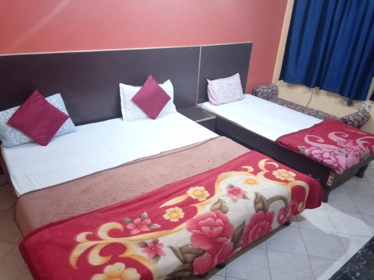 Yash Guest House 01 Minute Walk In Nizamuddin Railway Station นิวเดลี ภายนอก รูปภาพ