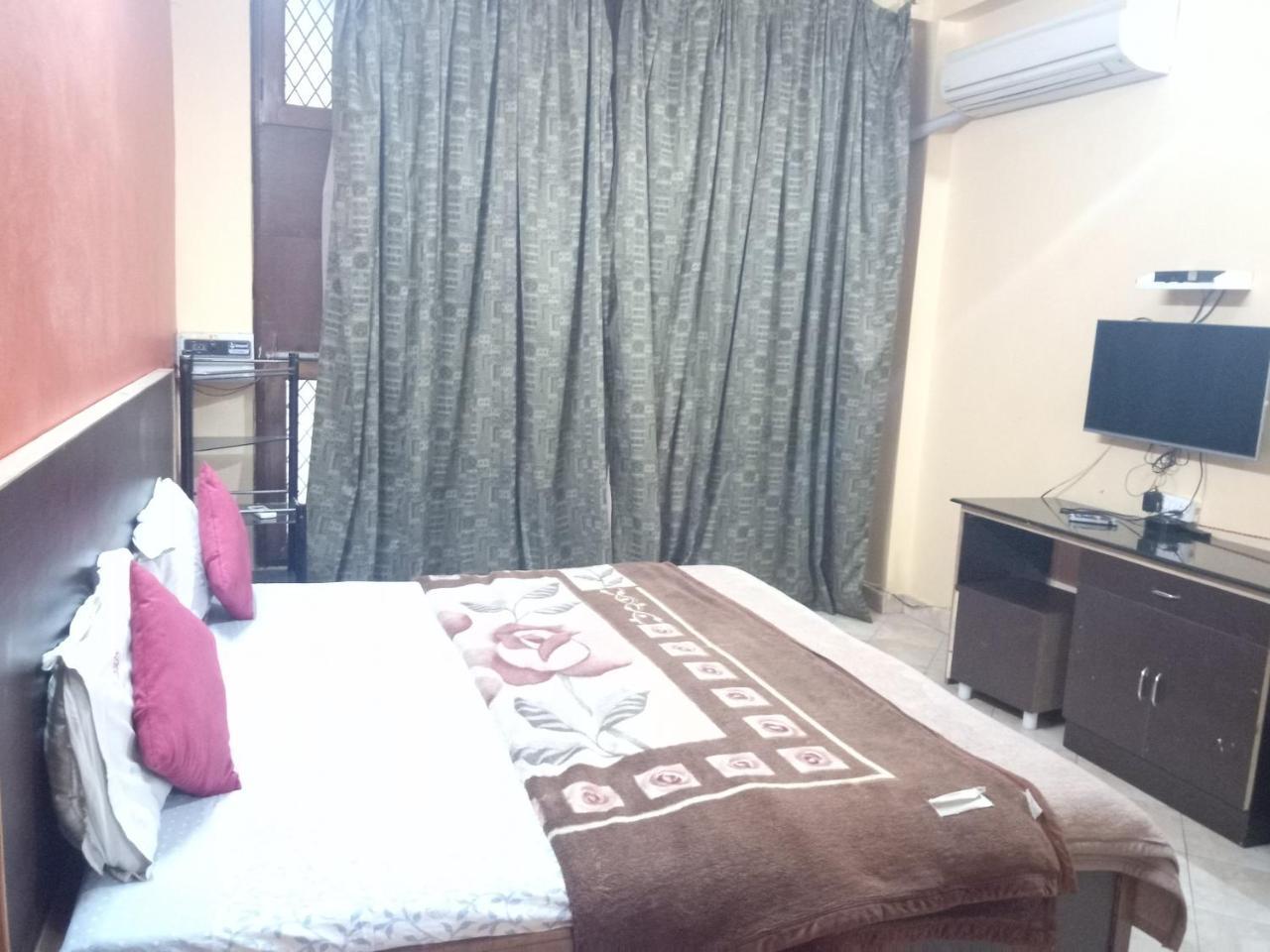 Yash Guest House 01 Minute Walk In Nizamuddin Railway Station นิวเดลี ภายนอก รูปภาพ