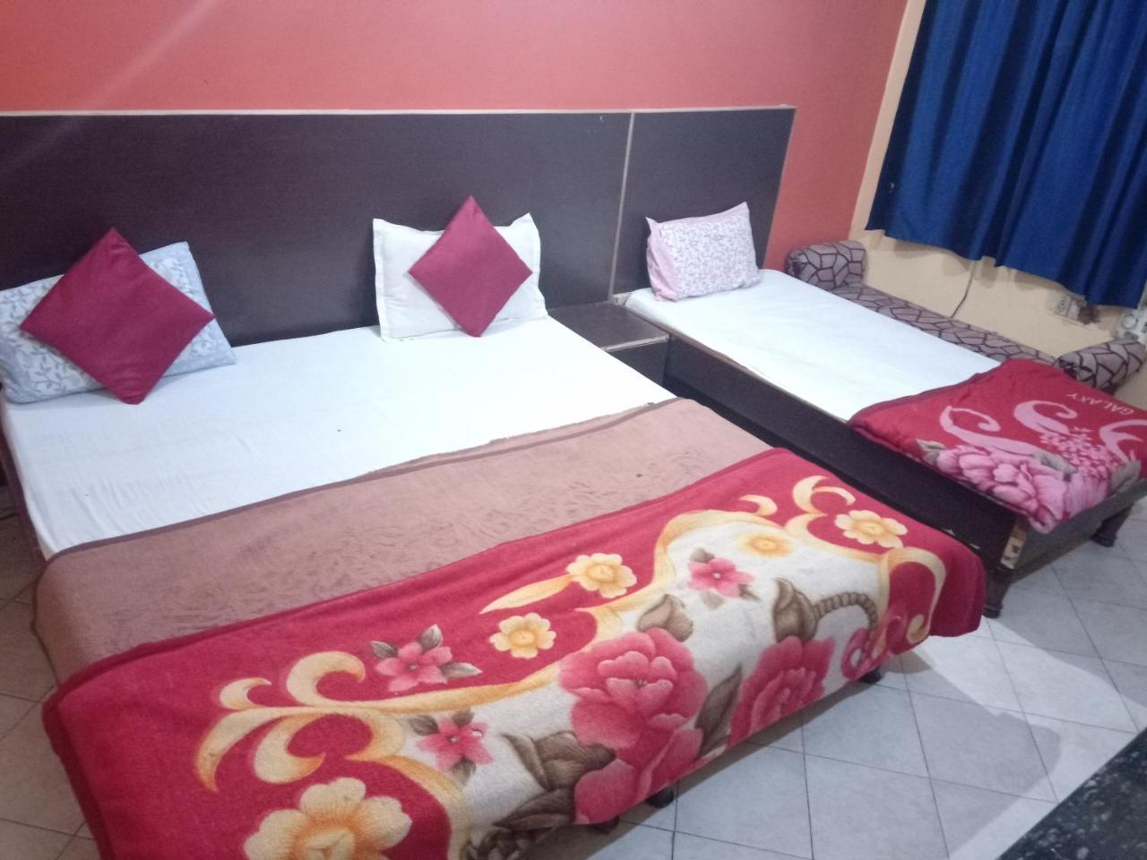 Yash Guest House 01 Minute Walk In Nizamuddin Railway Station นิวเดลี ภายนอก รูปภาพ
