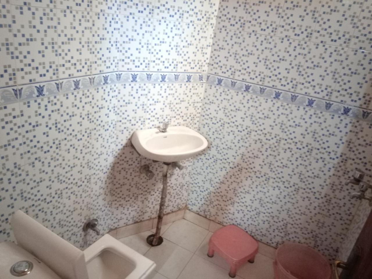 Yash Guest House 01 Minute Walk In Nizamuddin Railway Station นิวเดลี ภายนอก รูปภาพ