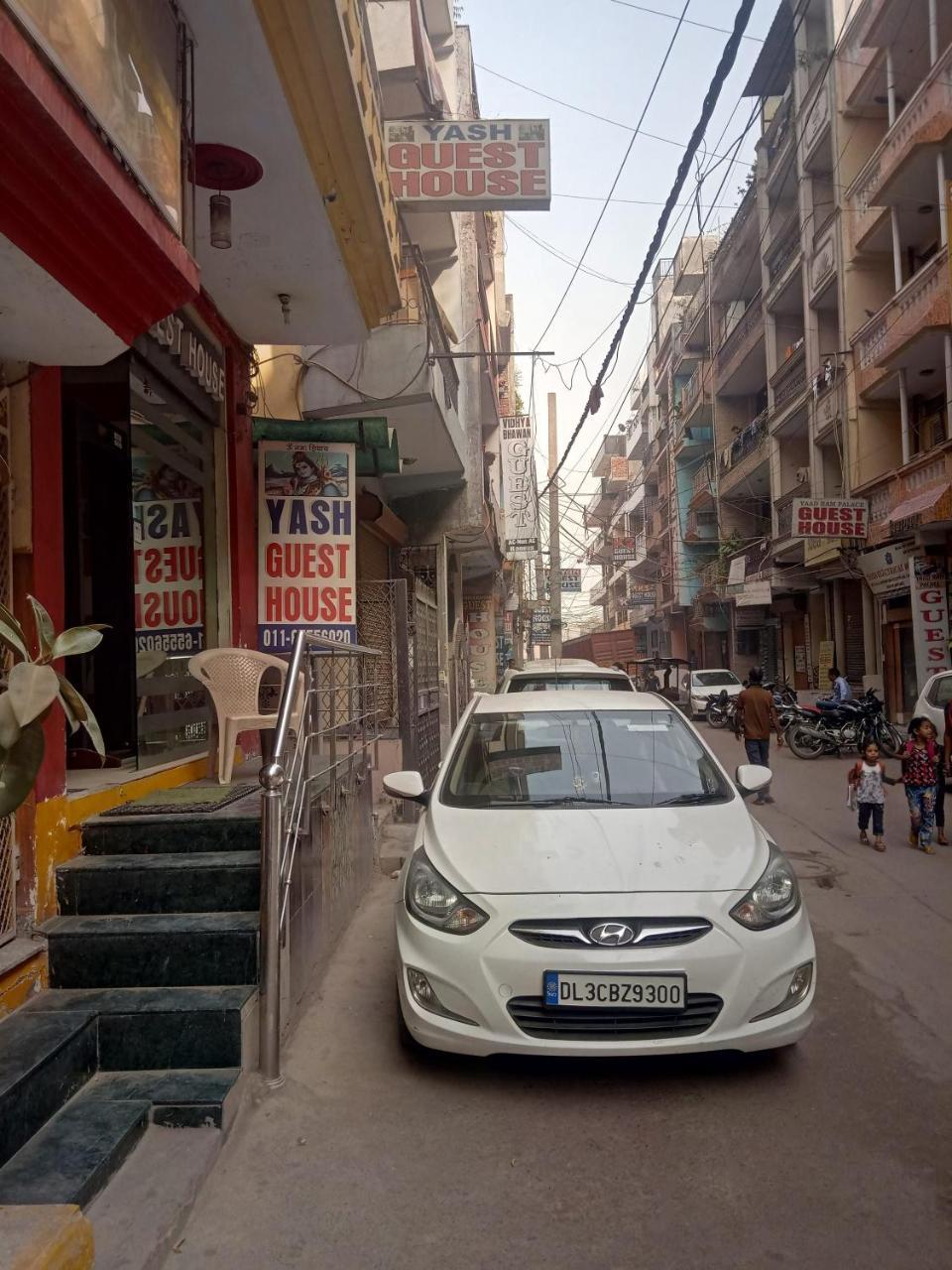 Yash Guest House 01 Minute Walk In Nizamuddin Railway Station นิวเดลี ภายนอก รูปภาพ