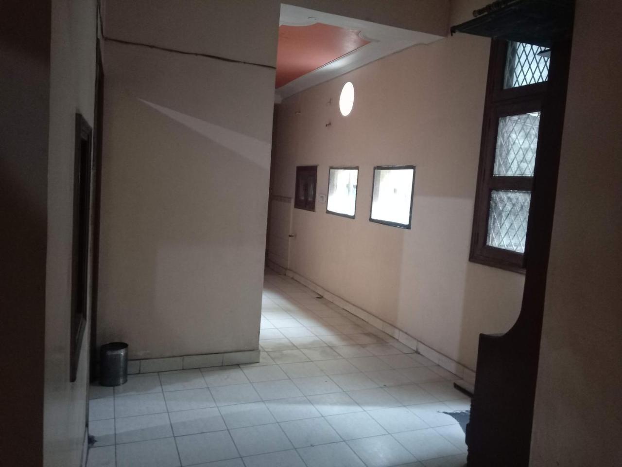 Yash Guest House 01 Minute Walk In Nizamuddin Railway Station นิวเดลี ภายนอก รูปภาพ